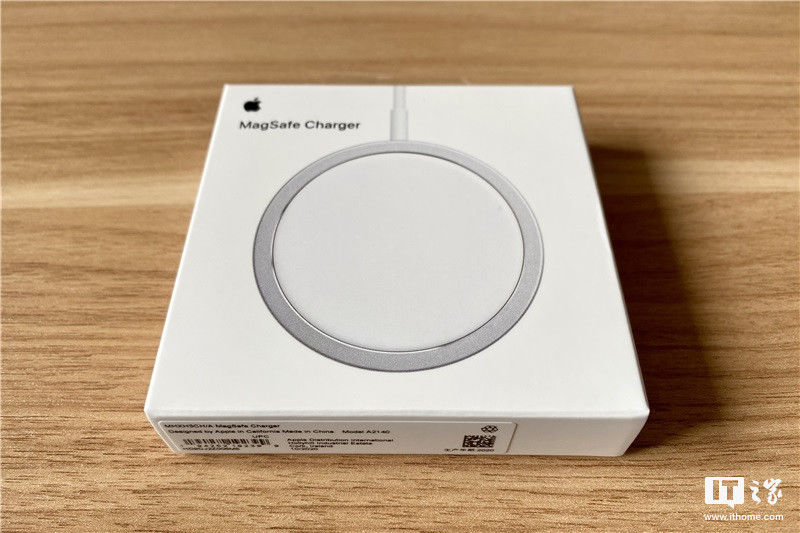 充电器|＂苹果 MagSafe 充电器＂第一时间开箱与简评