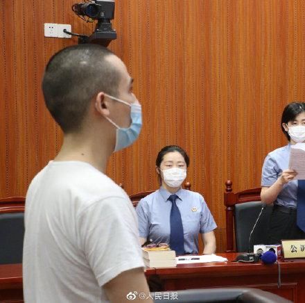  障碍|卡姆宣判现场当庭致歉 称因患双相情感障碍而吸毒