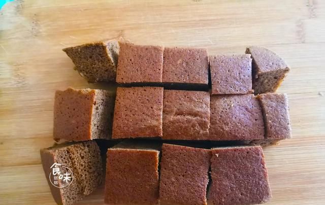  皮肤|女人要常吃的蛋糕，无水无油不打发蛋清，越吃皮肤越好，更显年轻