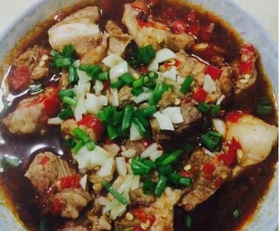  好吃|特色家常菜太好吃了，几道下饭硬菜，一桌美食，一家人一起吃