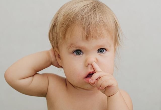 不感兴趣|宝宝两岁前,如果有这3种表现,可能是智力低下,宝妈别不在意