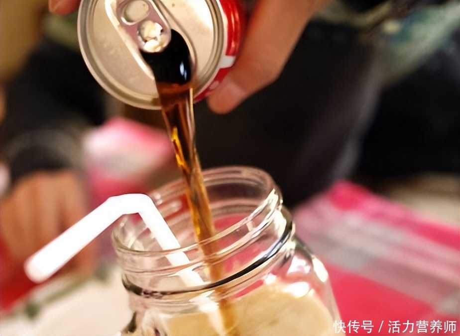 夏天喝什么冰镇的饮料好(在夏天喝什么最解渴？不是冰镇饮料，也不是水，而是这种饮品)