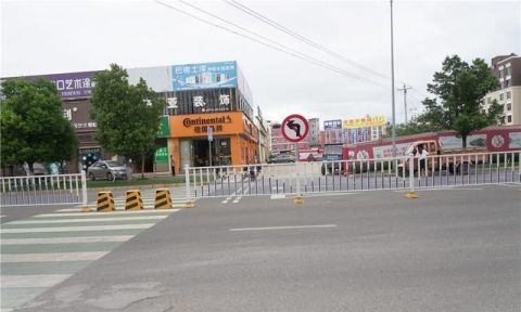  隔离护栏|还想随意调头、乱穿马路？红河蒙自这条路装了个“神器”