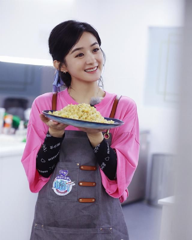  中餐厅|《中餐厅》矛盾升级？张亮当众把筷子扔桌上，李浩菲被吓到表情凝固