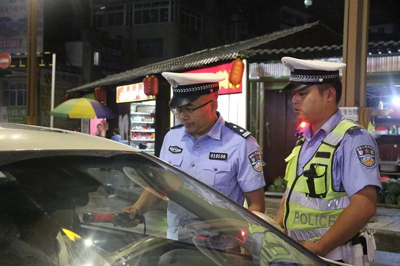  大队|榕江交警开展酒驾行动，助推省级文明县城创建