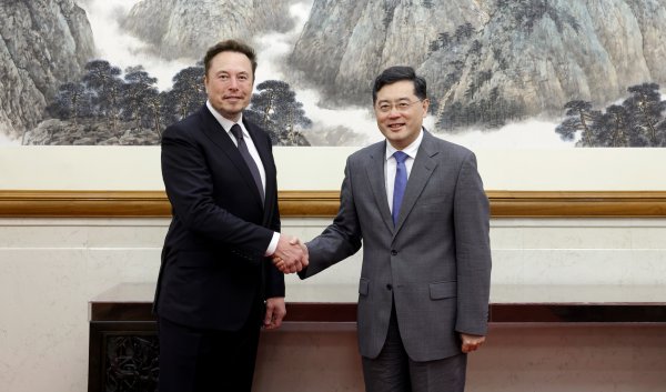 马斯克时隔3年再访华，称反对“脱钩断链”，愿继续拓展在华业务
