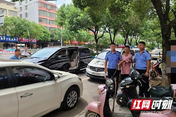  碰运气|拉车门“碰运气”