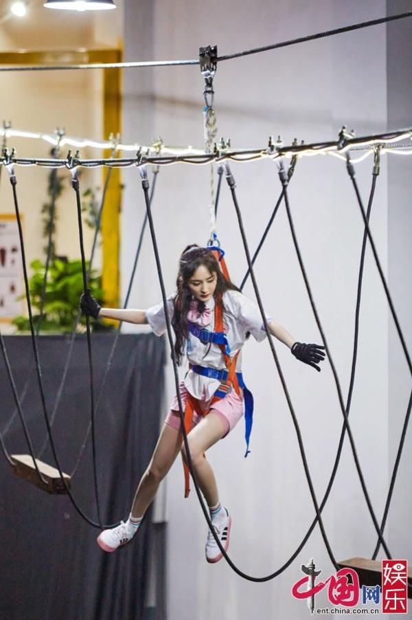  麒麟|《密逃2》邓伦黄明昊遇高空挑战 杨幂郭麒麟扬言退出