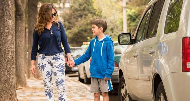 没用|被熊孩子三天两头“划车”怎么办?找家长没用,高情商的人怎样做