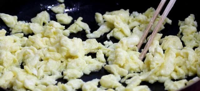  不用|这个饼做法超级简单，不用排队不用等，自己在家做，轻松又解馋