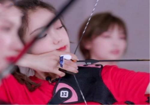  门面|超新星运动会镜头怼脸拍，张艺凡略显业余，刘些宁不愧是门面