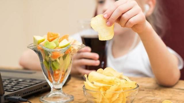 差别|薯片该买袋装还是罐装的?很多人不知道,原来差别很大,别买错了