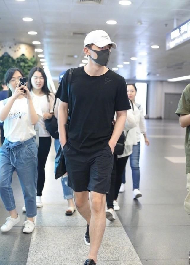 邓伦|杨幂邓伦一起上综艺,甜蜜互动的同时穿搭非常亮眼!邓伦我爱了!