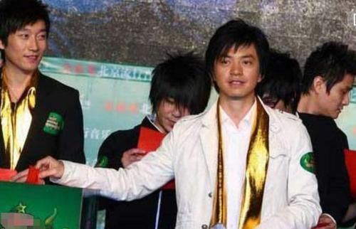  李健|他被保送进清华成学霸，却改行玩音乐，连王菲在春晚都翻唱他的歌