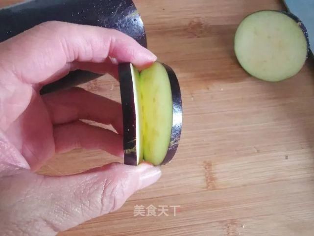 酥脆|酥脆炸茄盒:金黄酥脆,鲜香味美,上桌就光盘