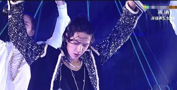 618超拼之夜|同样是在水中跳热舞,为啥王一博获好评,THE9遭吐槽?