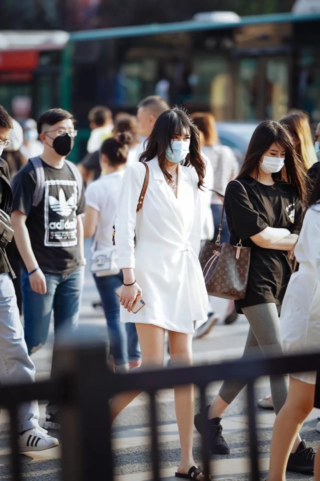  搭配|又是一年毕业季，所有的前程似锦就化作记忆中的白衬衣与白T恤