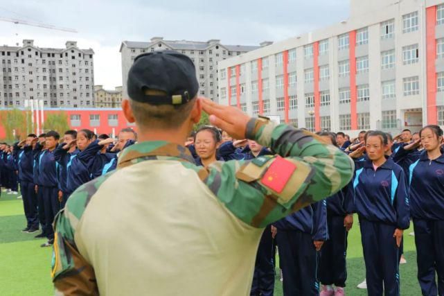 正式|航拍，西吉中学、回中、二中军训！正式拉开帷幕。