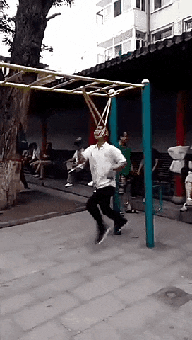 假动作|搞笑GIF:小伙子,这个假动作我给你满分