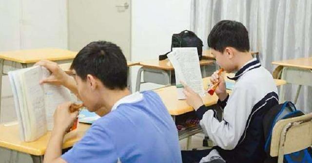 老师|课上偷吃零食哪家强小学生到大学生,让人最羡慕的竟是高中生