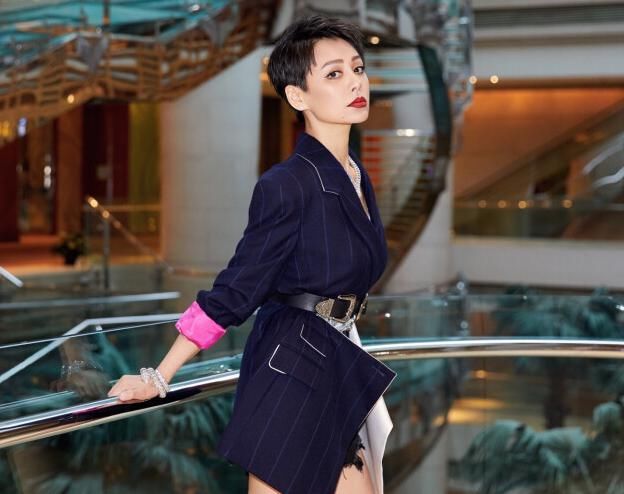  堪称|48岁“浪姐”宁静，堪称身材管理大师，完爆20岁少女