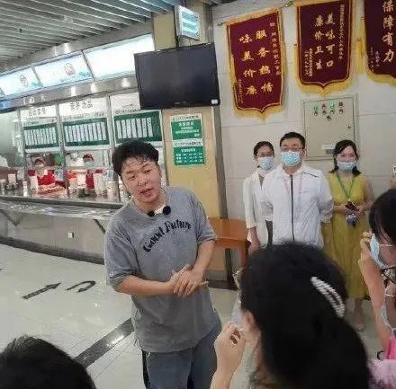  李子峰|《中餐厅4》杀青照，6位飞行嘉宾全曝光，除了王俊凯其余人没看头