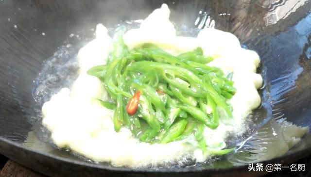  教你做|1把线椒，4个鸡蛋，大厨教你做超级无敌下饭菜，成本还不到五块钱