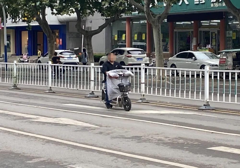 行人|真人曝光！不羞？