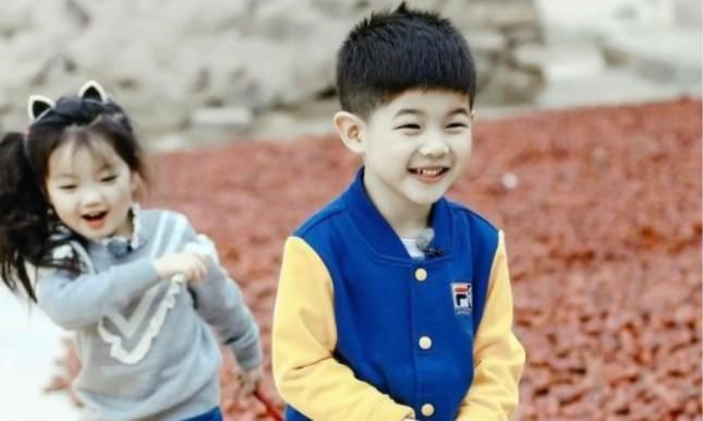  弟弟|“我要赚钱养弟弟”，那个4岁出道赚百万的小女孩，如今怎么样了？