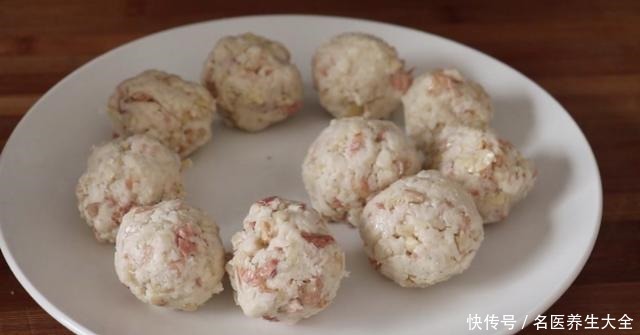 莲藕花生米丸子|吃了几十年的莲藕,这吃法第一次见,出锅鲜香味美待客有面子