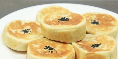  喜欢|这3种食材加面粉，不需要烤箱，做成早餐饼，奶香松软，鲜香十足！