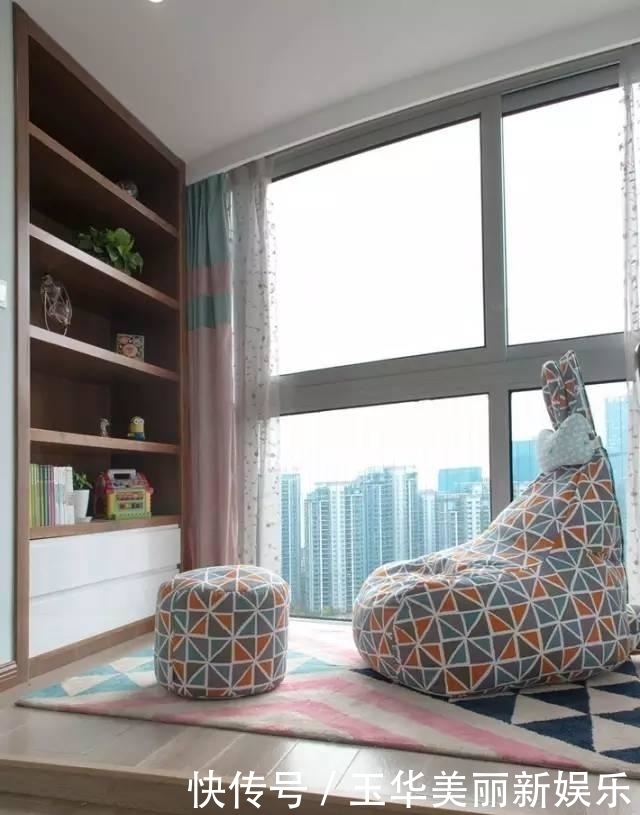 阳台|头一次见客厅和阳台打通隔断这样设计