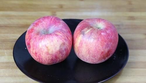  面团|夏天多给孩子吃苹果，打入2个鸡蛋，秘制一做，孩子天天想吃