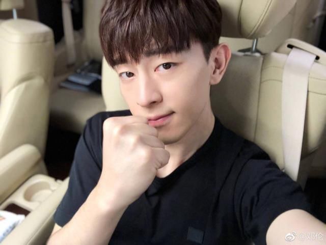  失业|“职业伴郎”失业，国庆这么好的日子，邓伦居然没接到活儿