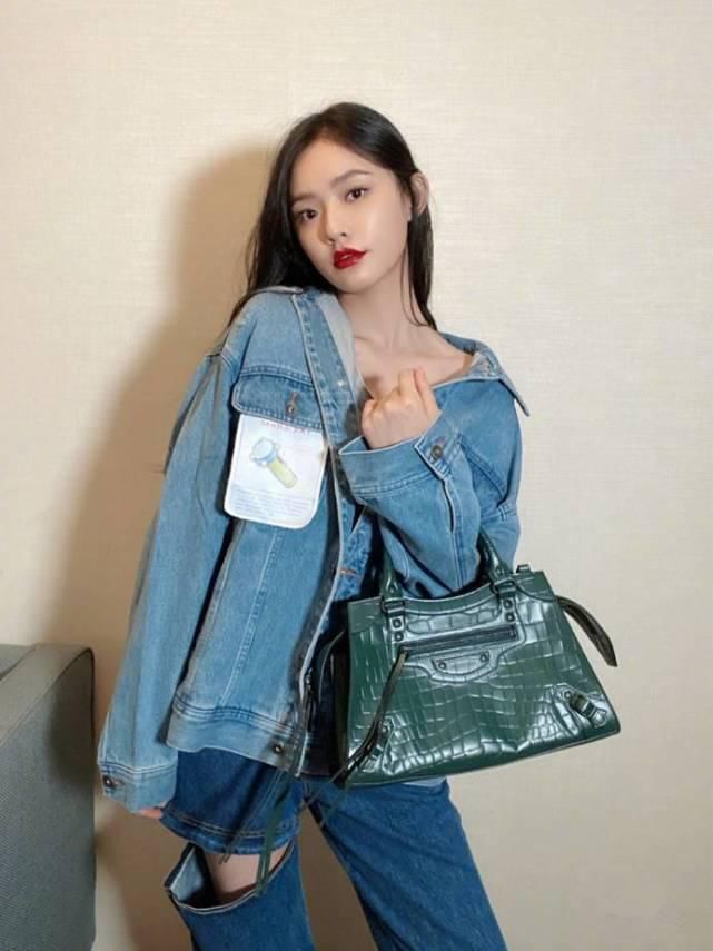  小吊带|有一种身材叫林允！穿小码吊带“凹凸感”十足，性感却不失甜美