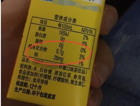 常见|6款常见的高糖饮料,每一种都堪比喝糖水,难怪小孩子爱不释手