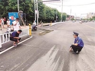  执法人员|渣土车不“净身”上路 污染城市道路被处罚