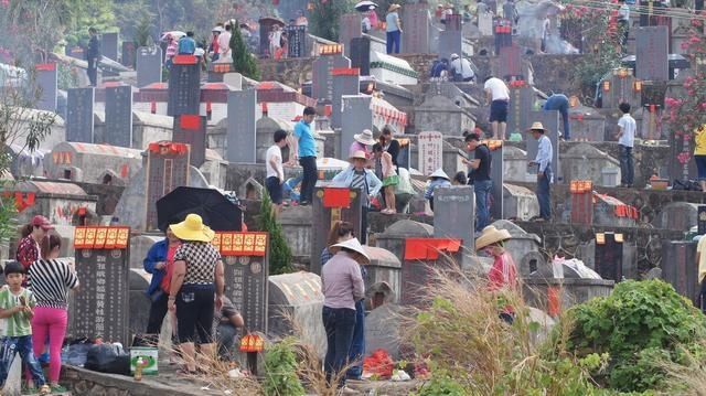 子孙|“坟头塌消子孙稀，坟上无草绝家资”指啥？快看看吧，别被笑话了