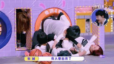  王一博|五人钻一个洞 肖战王一博都不敢这么玩“战狼”女团实至名归