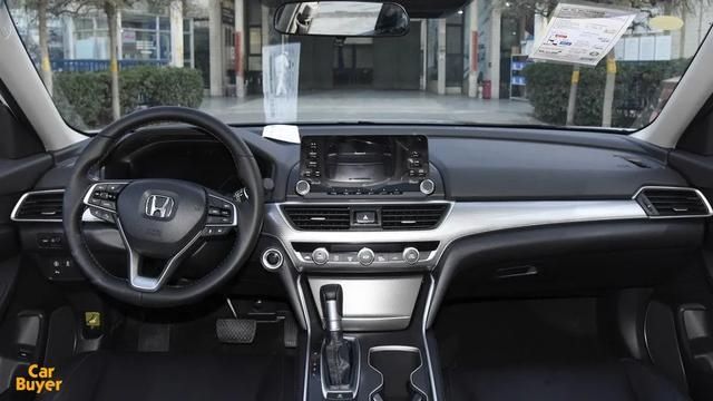 设计|最低相差不到1万,“鸡头”思域和“凤尾”雅阁,到底如何选择?