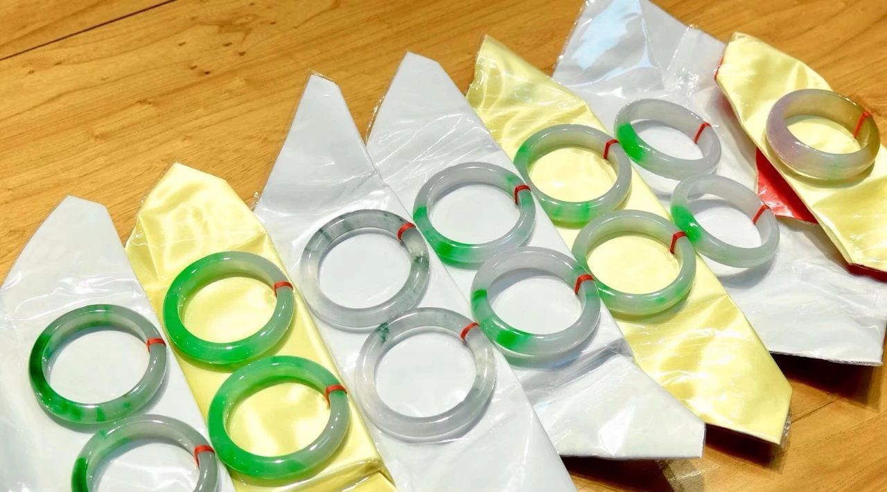 二镯|一蛋二镯三珠链……快来看看翡翠的最新价值排名!