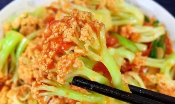  更年期|女性步入更年期，衰老皱纹眼袋少不了，多吃以下食物效果好！