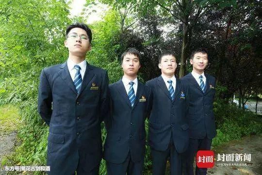  临时|特大洪水来临时，为什么火车要开到桥上停着？