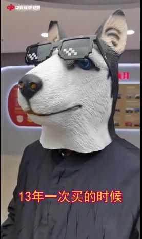 刚好|领奖的装扮“亮了”!男子领走115万大奖:两个娃要结婚 刚好用上