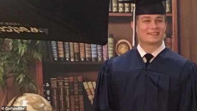 当地时间8|男子玩网游时与人冲突后驱车近3千公里将其枪杀，被警察包围后自杀