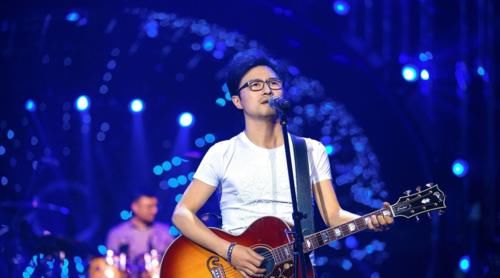  蛾子|回顾《歌手》八大歌王：看似都实至名归，却总出幺蛾子