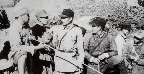 新婚|四一年，新婚娘子救了一位战士，四十年后他成开国中将回来报恩