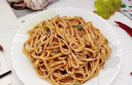 凉拌面|调芝麻酱时,有人用水,有人用油,都不对大厨教你正确做法