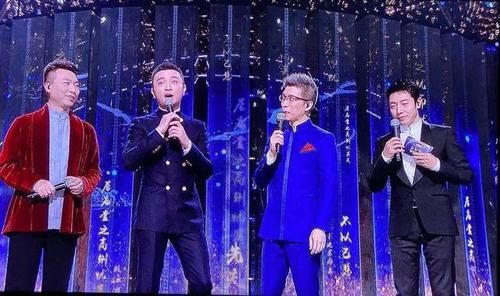  播来|《新闻联播》新主播来了，能唱能跳还能演，他的经历很“出格”