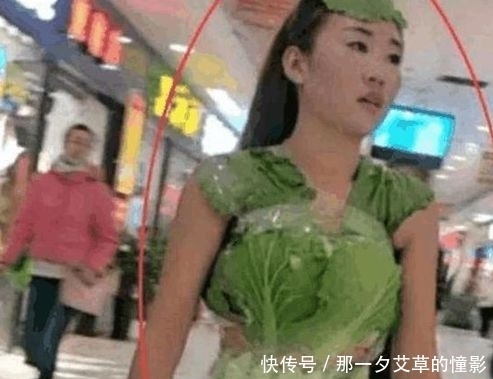 女子|奇葩女子穿着白菜去逛街,路人都傻眼了,女子神言论引起公愤!